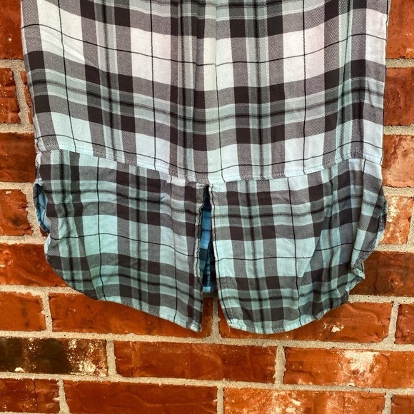 Rock & Republic Medium Plaid Dip Dye Split Black Button Down Sleeveless Top - Picture 5 of 10